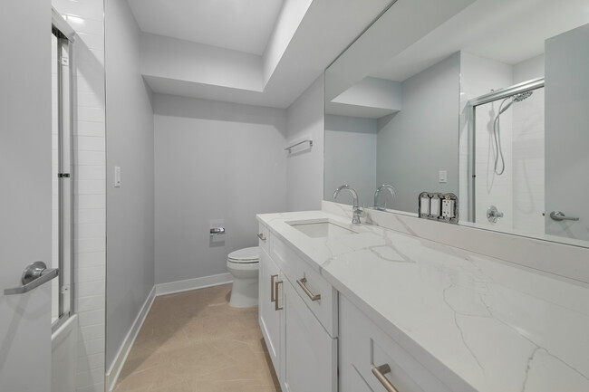 Building Photo - 4637 N Ashland Ave