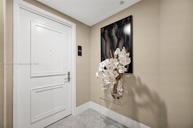 Building Photo - 1000 South Pointe Dr