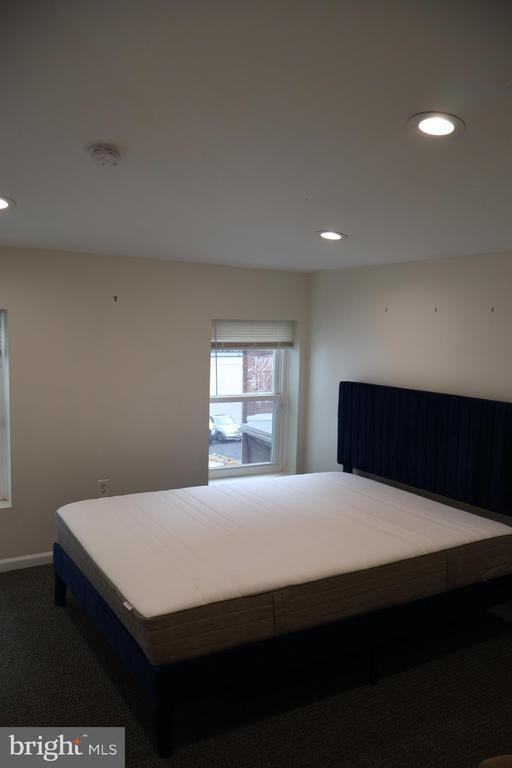 Building Photo - 33 S 19th St