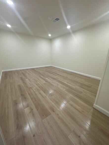 Building Photo - 5101 Ampthill Dr