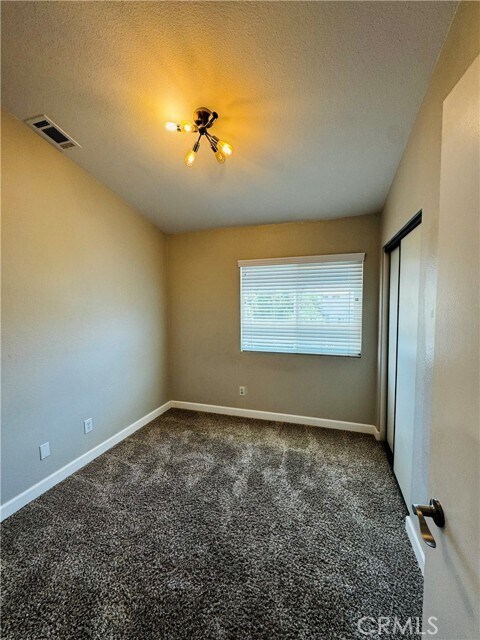 Building Photo - 39780 Oak Cliff Dr