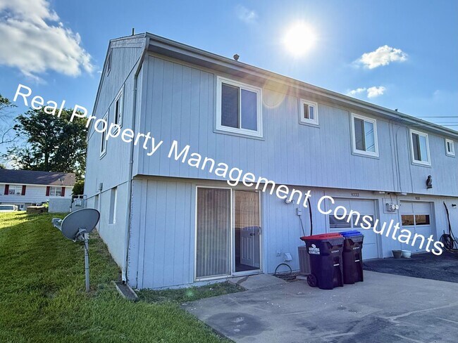 Building Photo - 3 Bedroom 2 Bath Overland Park Duplex Now Available!