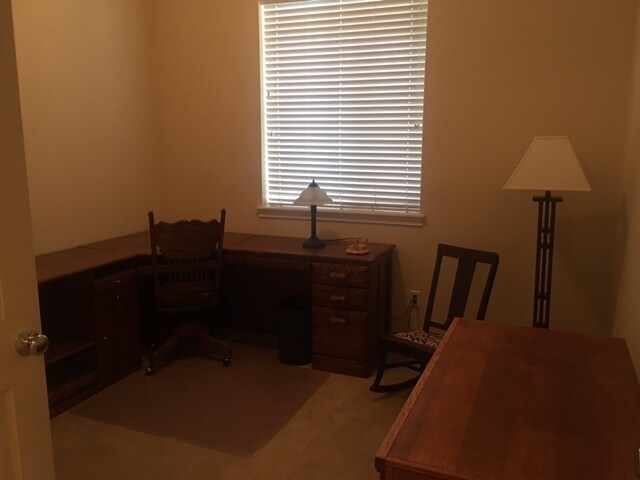 Building Photo - Fully Furnished Home