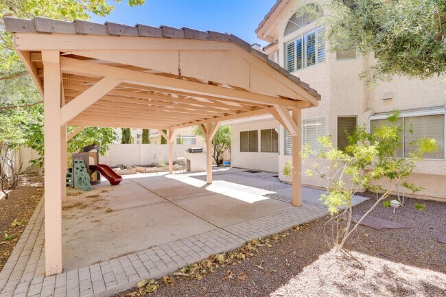 Building Photo - Luxury Meets Comfort in This Beautiful 4-Bedroom Retreat