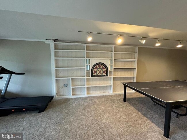 Building Photo - 18 E Countryside Dr