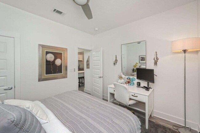 Building Photo - RENTAL 3/2 split floor plan move in ready!