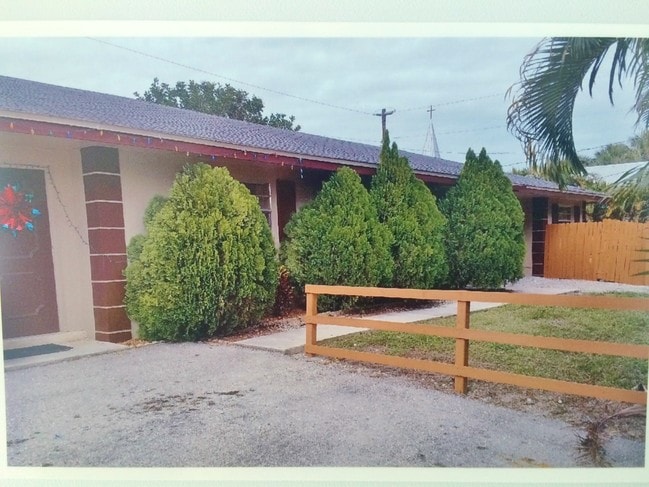 Marco Island 6th Ave Duplex next to church - 2 units - 529 Tallwood St