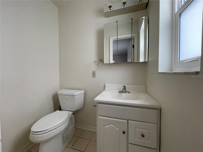 Building Photo - 126 18th Ave NE