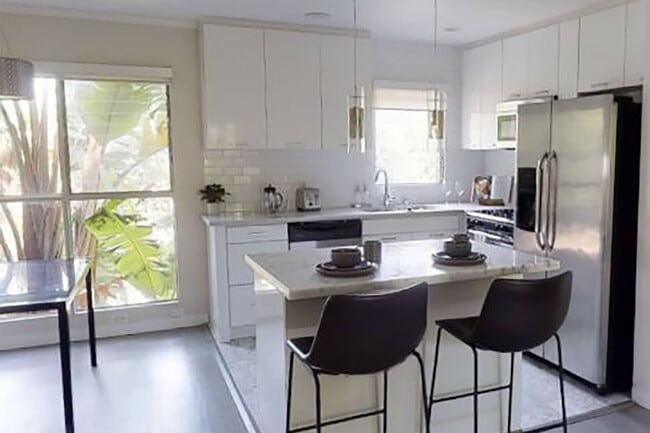 Building Photo - The Biarritz Apartments