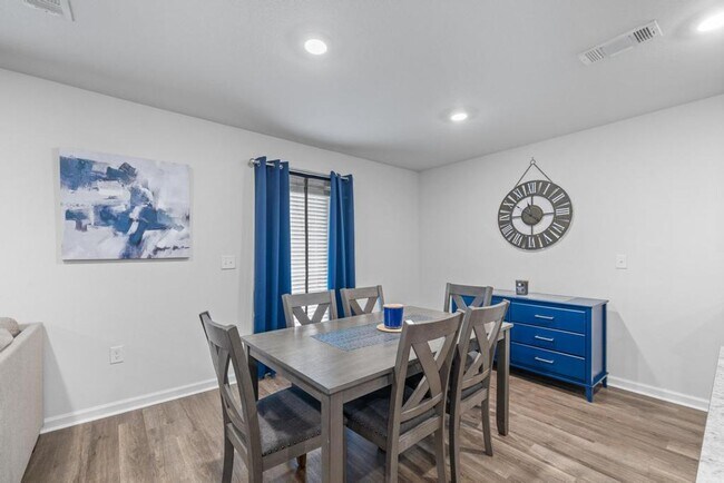 Building Photo - 5213 Peach Dr