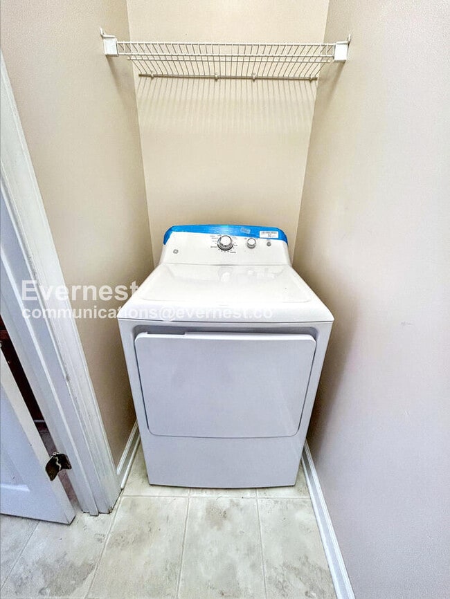 Building Photo - 503 Castleview Dr