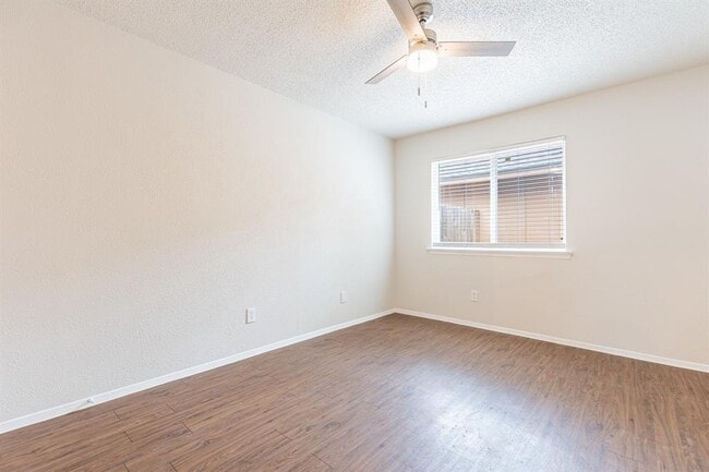Building Photo - 323 W William Cannon Dr