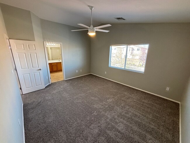 Building Photo - Beautiful 4Bed/2.5 Bath/2Car 2 Story Home nestled in this beautiful Southwest Community near Rhod...