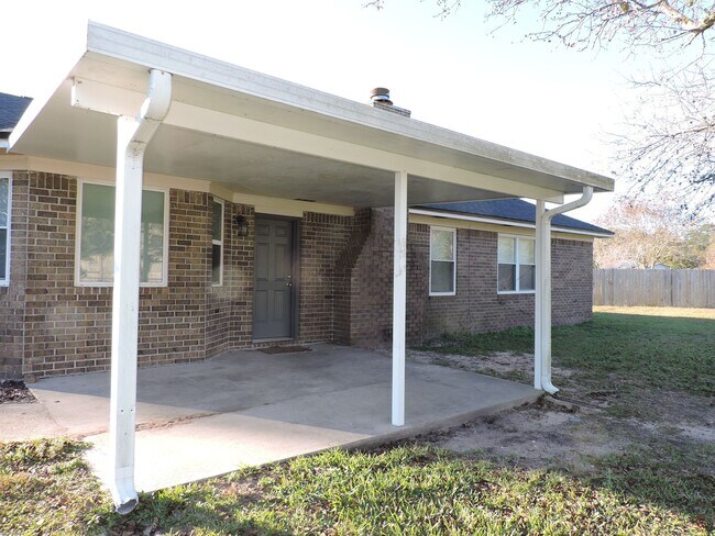 Building Photo - Lots of updates!