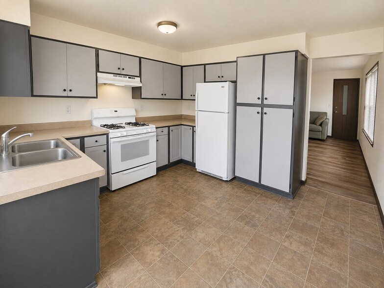 Kitchen w/Dining area - 152 Third St