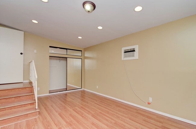 Building Photo - 3-Bed Signal Hill House for Lease