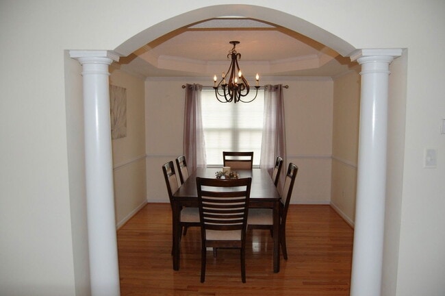 Building Photo - 2218 Midview Rd