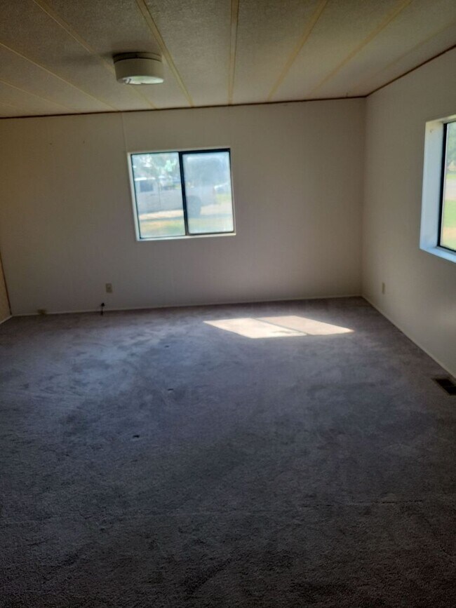 Building Photo - 4 bedroom, 2 bathroom house for rent in Richfield, ID