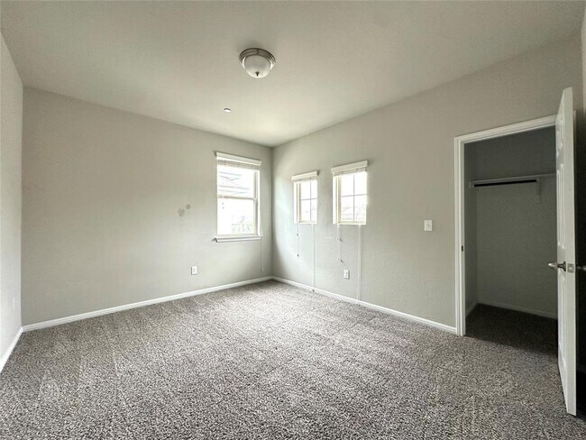 Building Photo - 3240 E Whitestone Blvd