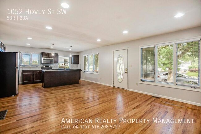 Building Photo - 1052 Hovey St SW