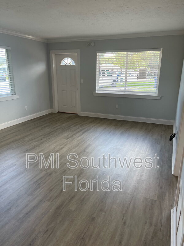 Building Photo - 6369 Gateway Ave