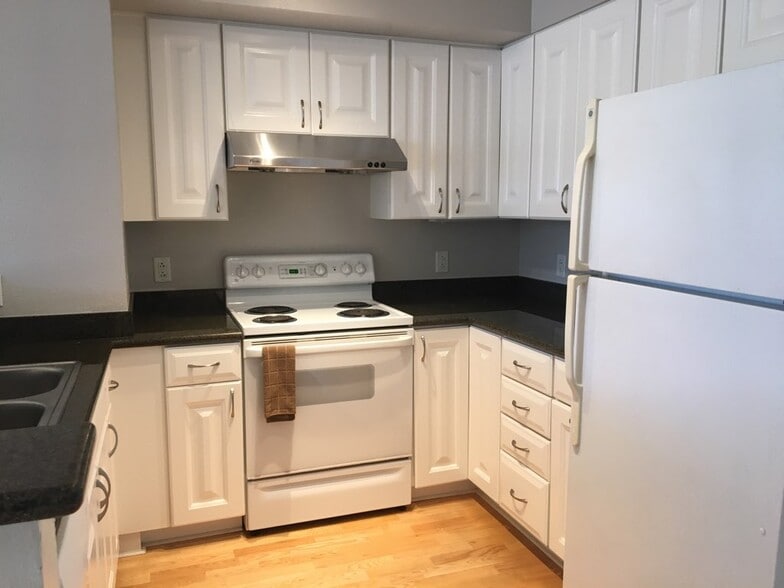Building Photo - 8300 Oceanview Ter