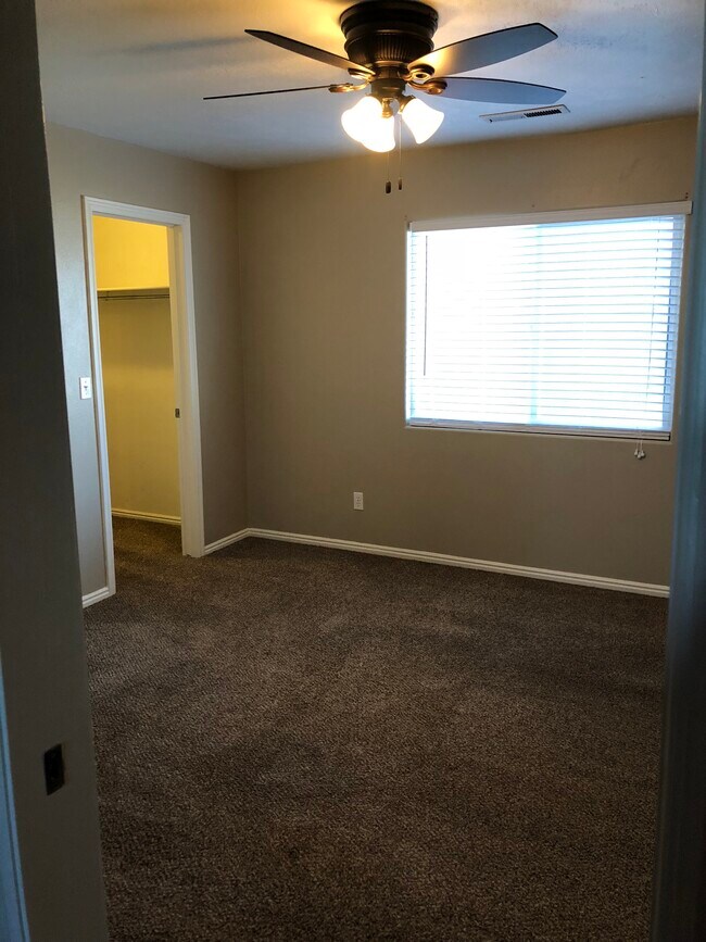 Building Photo - 441 Sunland Dr