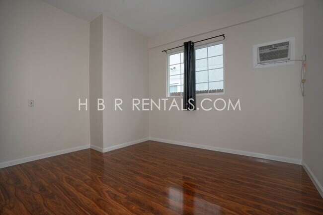 Building Photo - 1582 Peony Dr