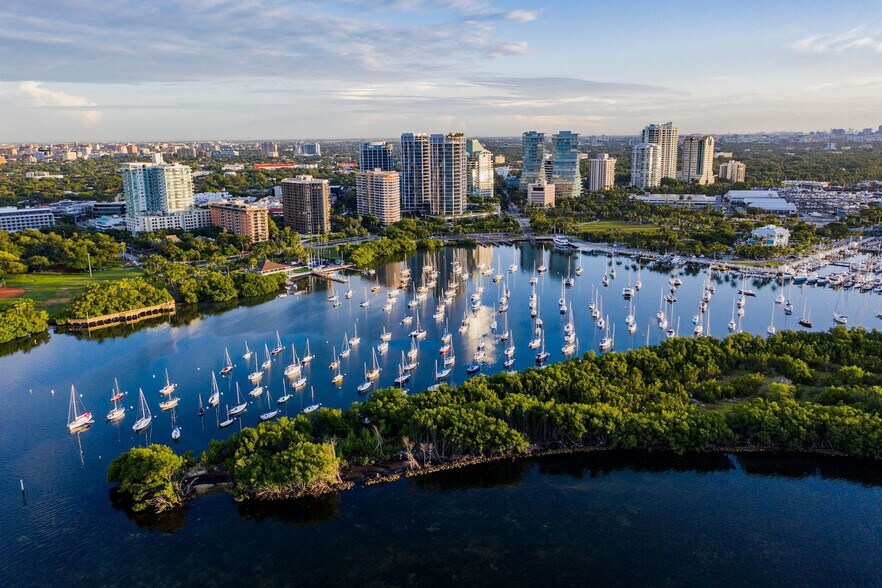 Building Photo - 2985 S Bayshore Dr