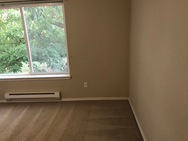 Building Photo - 3013 Main St