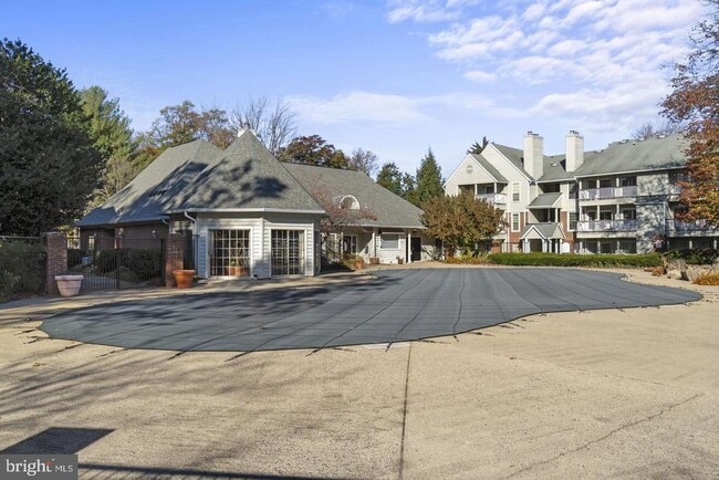 Building Photo - 3909 Penderview Dr