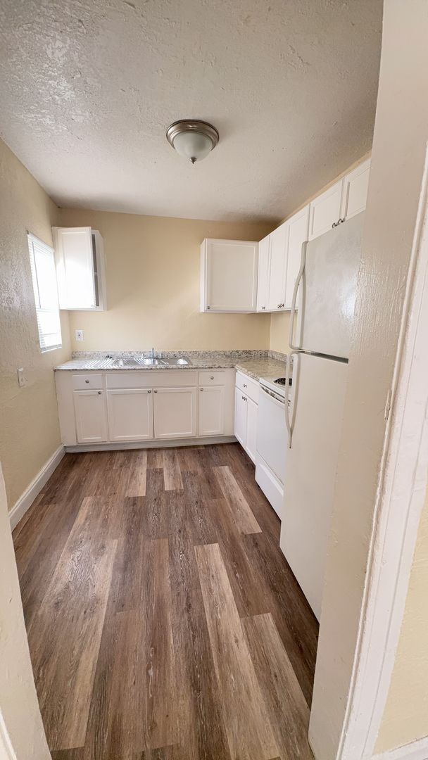 Building Photo - Historic Charm 3 bedroom/ 1 bath Home with bonus room