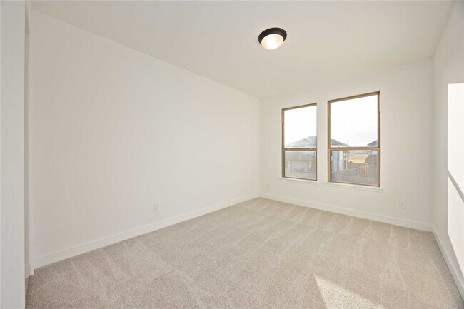 Building Photo - 2215 Falling Fig Ln