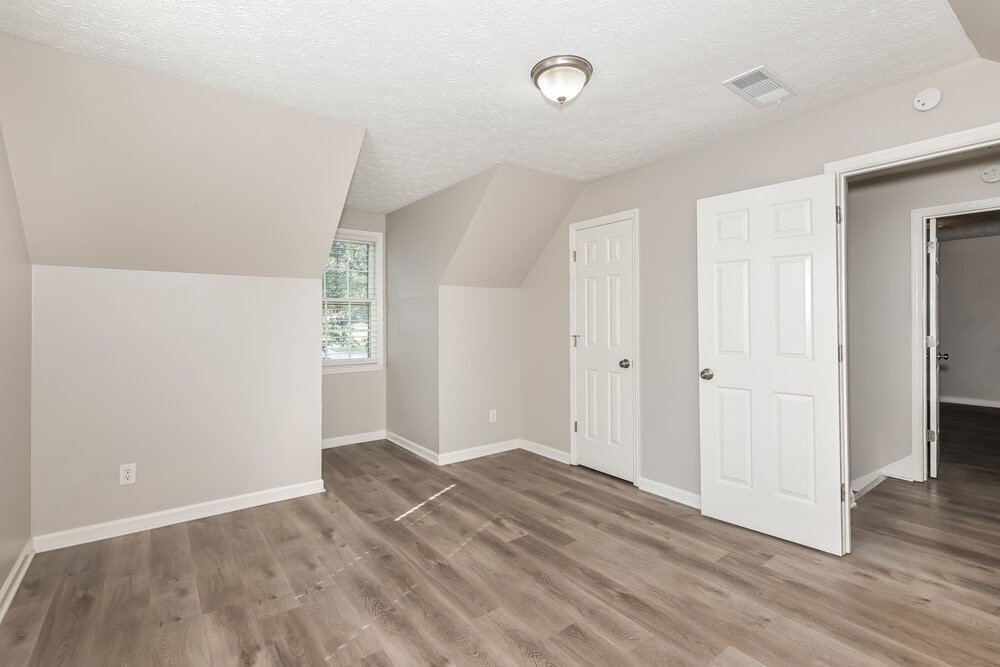 Building Photo - 529 Valleyview Dr