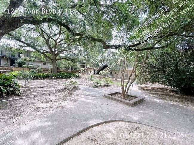 Building Photo - 1290 Park Blvd