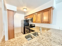 Building Photo - 821 3rd St