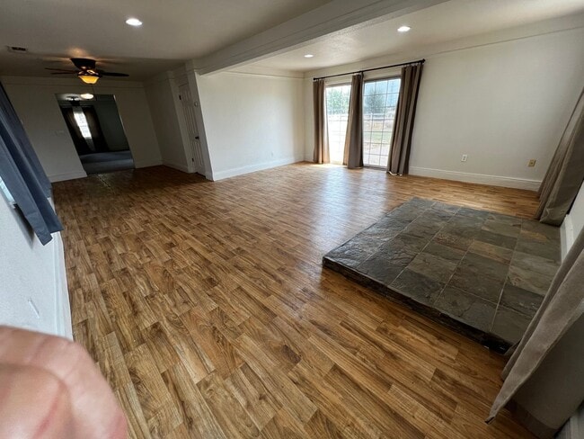 Building Photo - Nice two bedroom two bath home away from t...