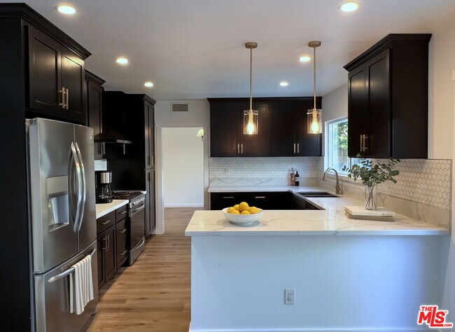 Building Photo - 13123 Magnolia Blvd