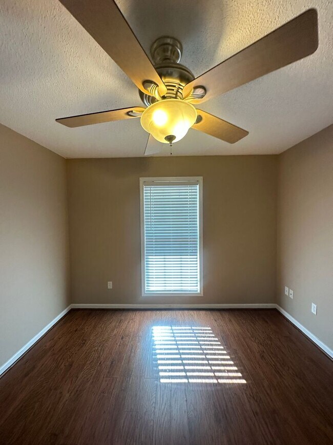 Building Photo - Briarhill Acres
