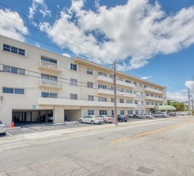 Building Photo - 1880 S Treasure Dr