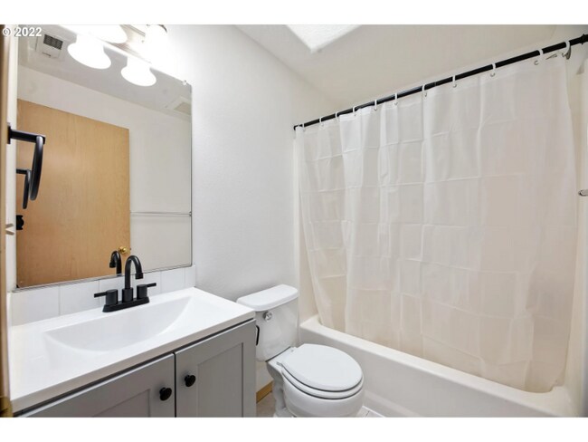 Building Photo - 3552 SE 66th Ave