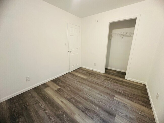 Building Photo - 746 Edgemont Ave