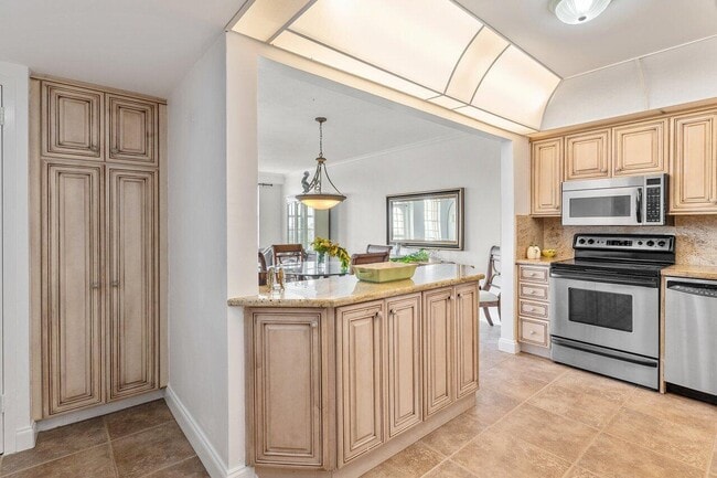 Building Photo - 3475 S Ocean Blvd