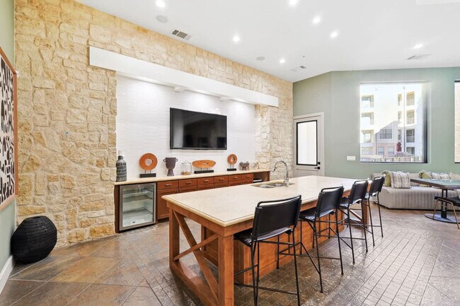 Building Photo - 5445 Town and Country Blvd