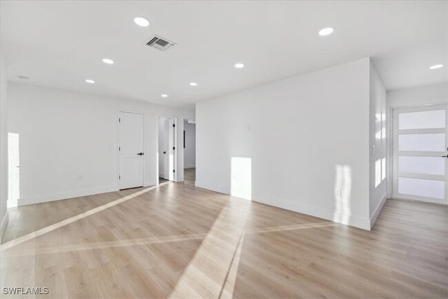 Building Photo - 4419 N Bay Cir