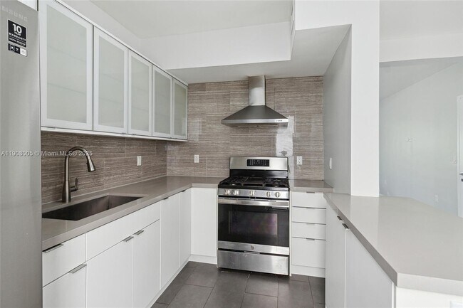 Building Photo - 8501 Hawthorne Ave