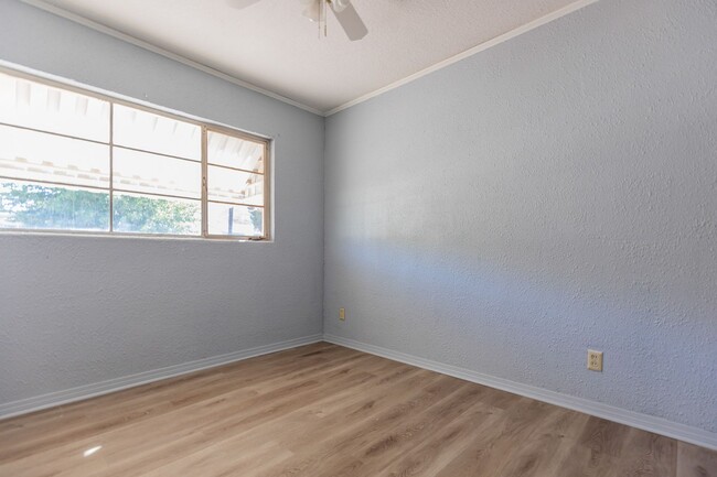 Building Photo - Well Maintained 3 Bedroom 1.5 Bath Home!