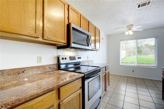 Building Photo - 6102 Parkwood Dr