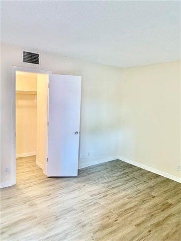 Building Photo - 680 Tennis Club Dr