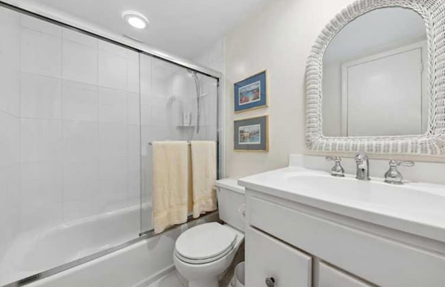 Master bathroom - 3100 S Ocean Blvd